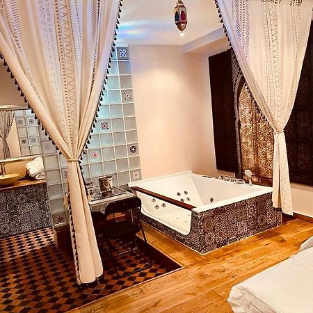 Jacuzzi Love Room Париж Экстерьер фото